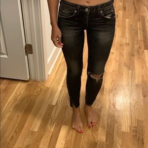 AMO twist washed black jeans!